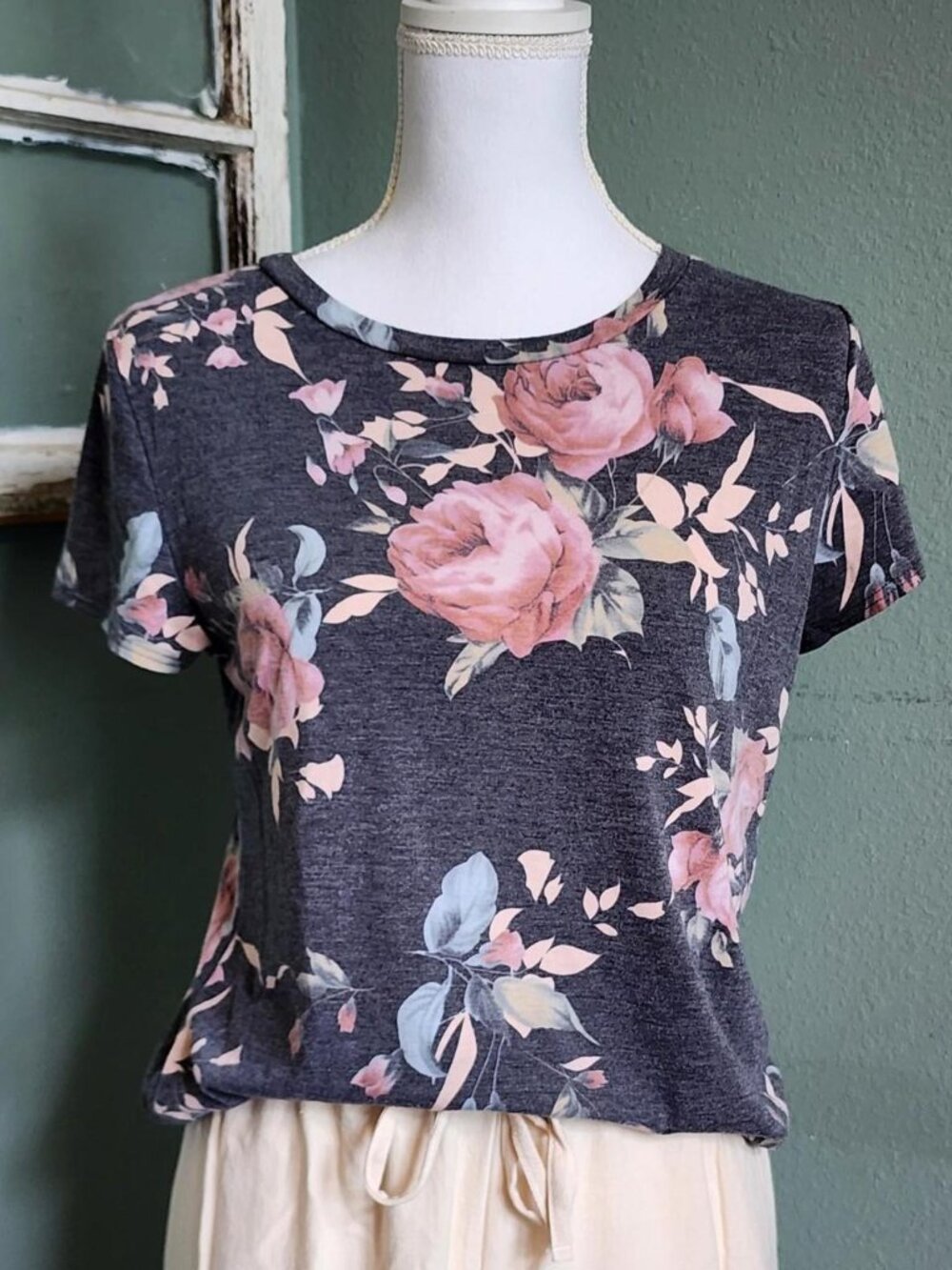 Women’s Short Sleeve Floral Tee in Charcoal with Pink Roses